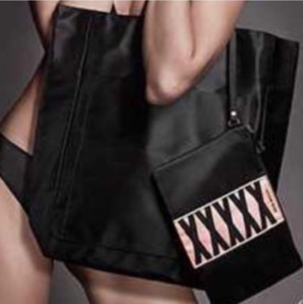 NWOT VS SATIN BAG WITH WRISTLET